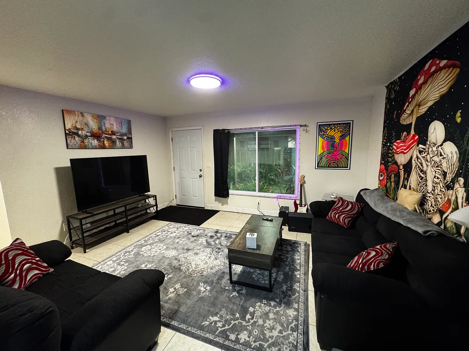 2 bed, 888 sqft, $1,900 — Photo 1
