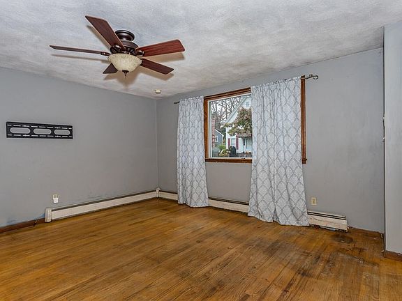 2nd image of 35 Digby Ave