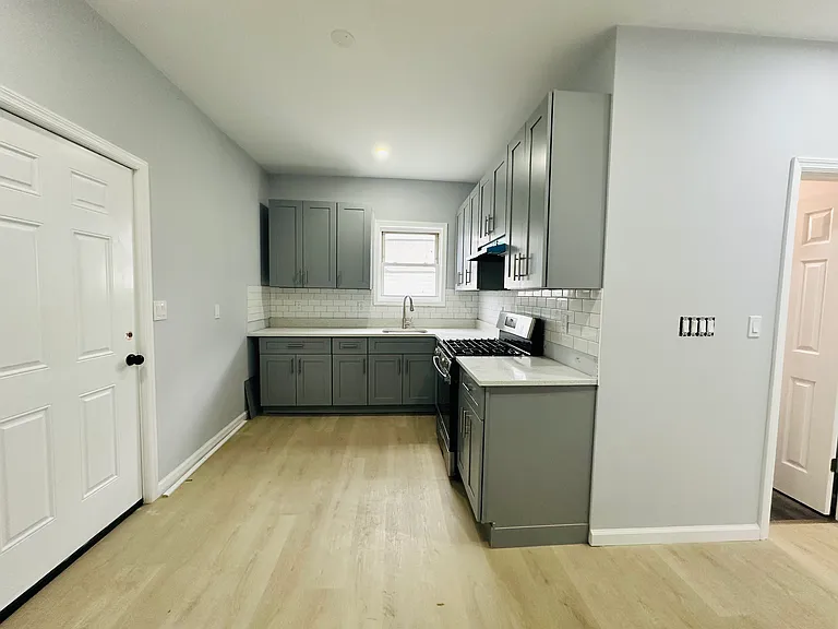 8 Morgan Ave #4 — Photo 2