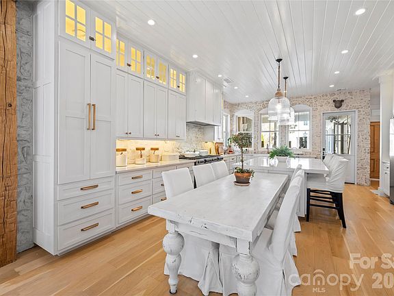 4th image of 24 Waverly Rd