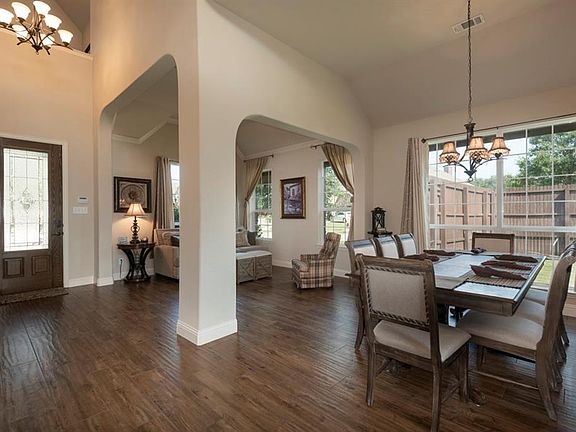5th image of 812 Cowan Ln