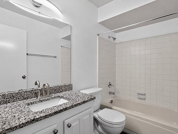 3rd image of 3104 Canterbury Ln
