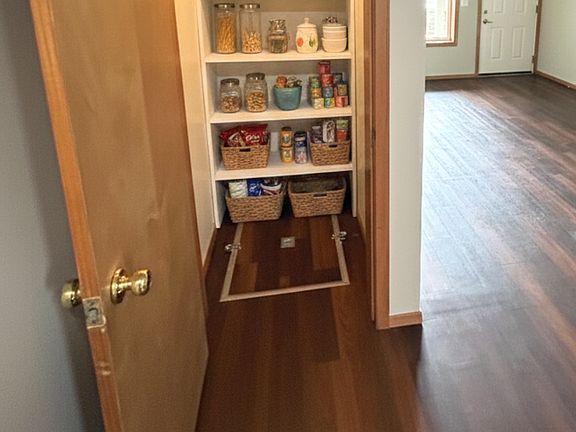 4th image of 50 Fox Run Ln #200-I