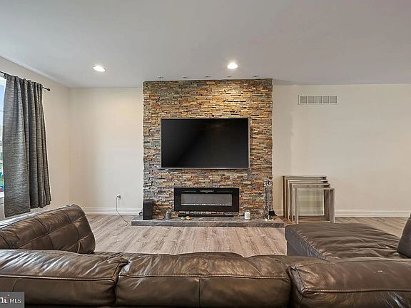 2nd image of 1340 Carrick Ct