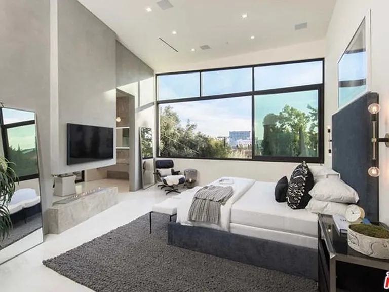 2084 Vine St — Photo 19