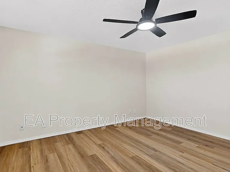 1055 Betts St NE — Photo 21