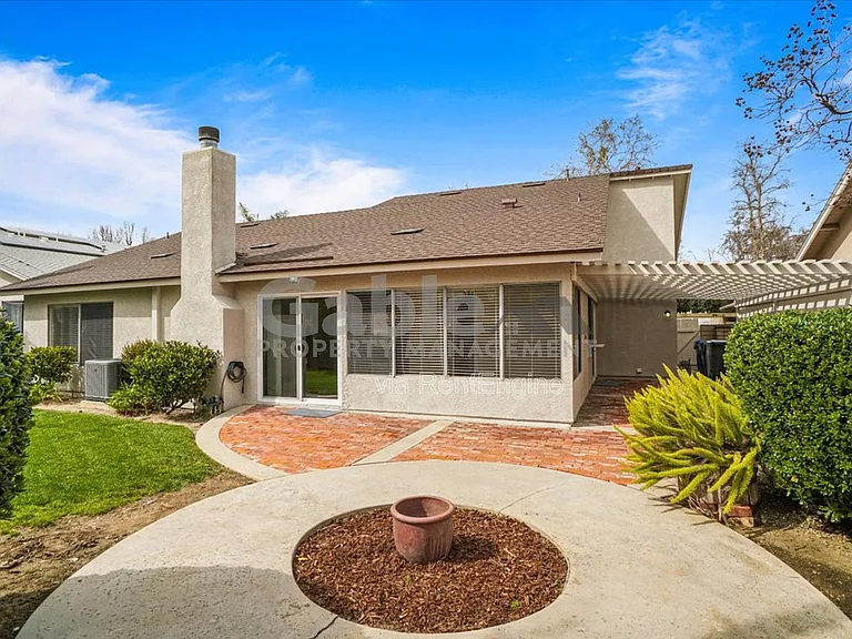 23922 Avenida Entrana — Photo 12