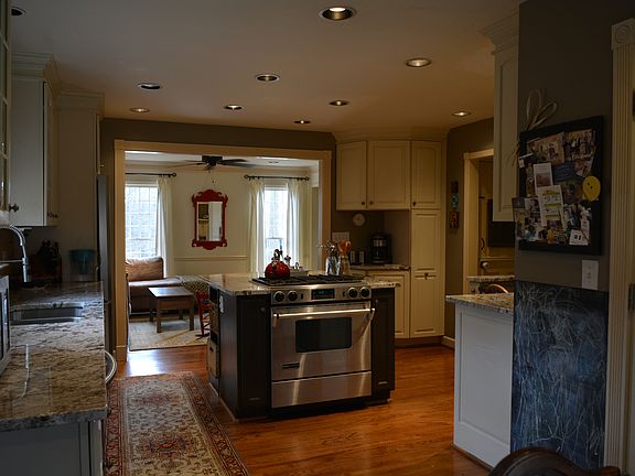 5th image of 2421 Normandy Ct NE