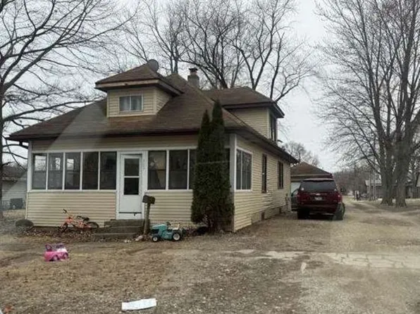 307 Monroe St, Henry, IL 61537