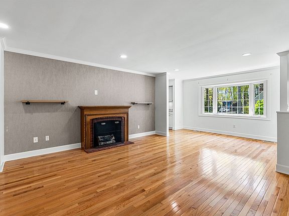3rd image of 5 Marsden Ct