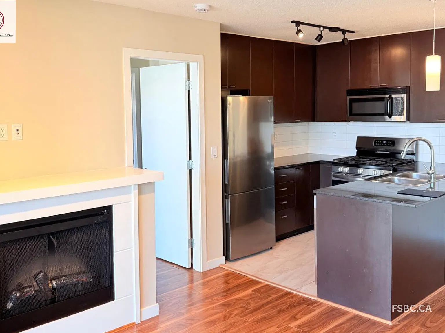 2 bed, 866 sqft, $2,650 — Photo 1
