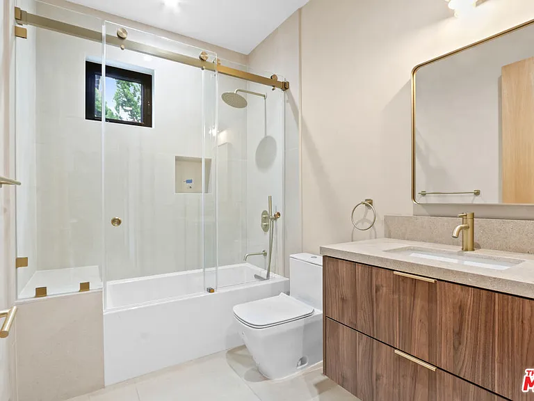 2225 Walnut Ave — Photo 8