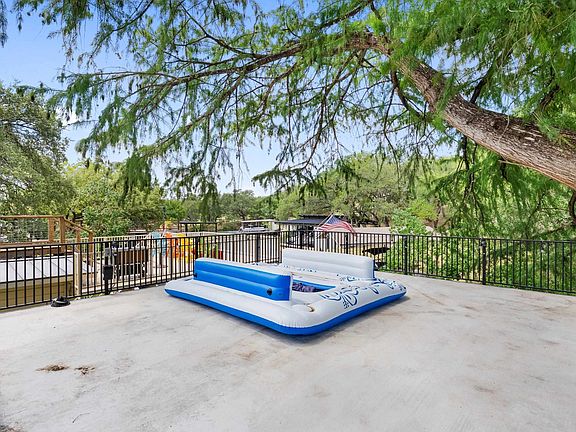 5th image of 312 Mountain View