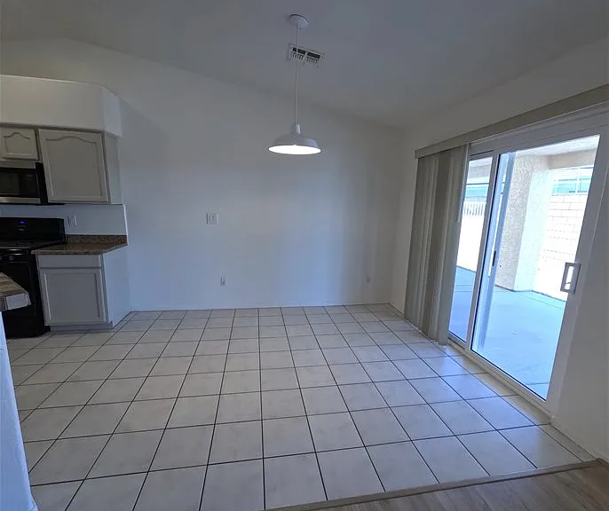 2112 E Desert Lakes Dr — Photo 8