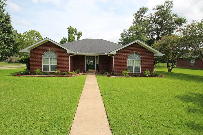 1st image of 310 Linda Ln