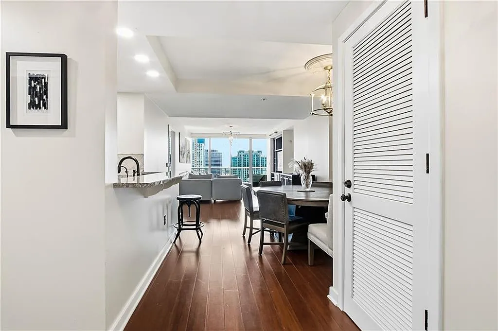 3 bed, 2.5 bath, 1876 sqft, $4,500 — Photo 1