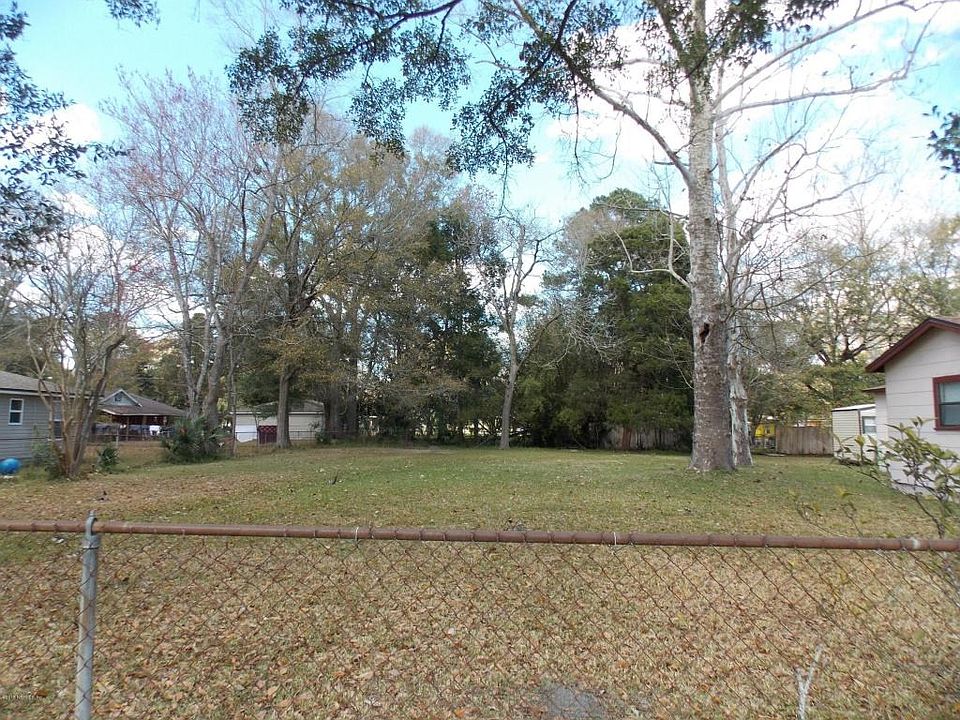 W 8th Street LOT