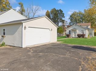 3S551 Elizabeth Ave, Warrenville, IL 60555