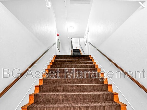 2nd image of 1919 Curtis St APT 10