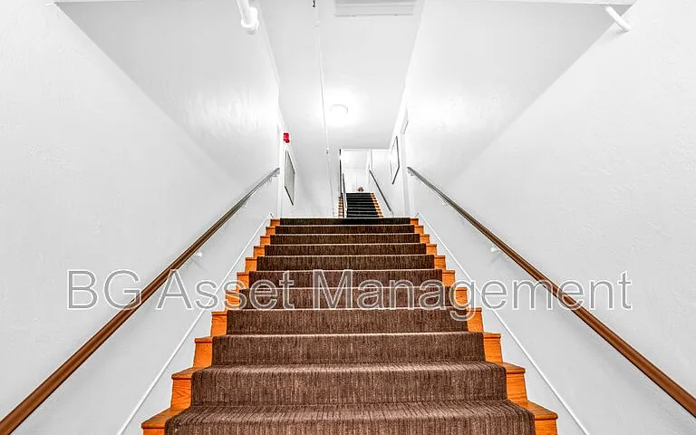 1919 Curtis St #10 — Photo 2