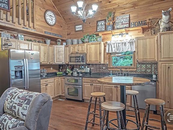 5th image of 367 Sunrise Valley Rd