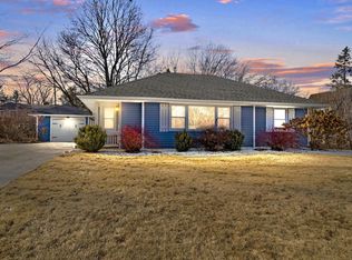 455 Lynnwood Ln, Brookfield, WI 53005