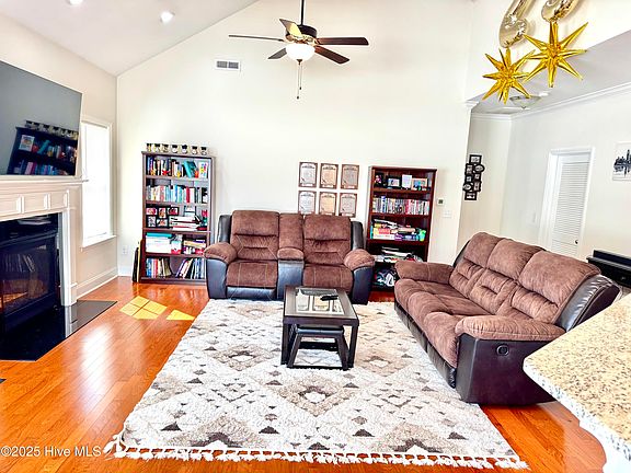 3rd image of 2261 Birch Hollow Dr