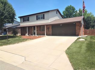 1512 Colonial Dr, Godfrey, IL 62035