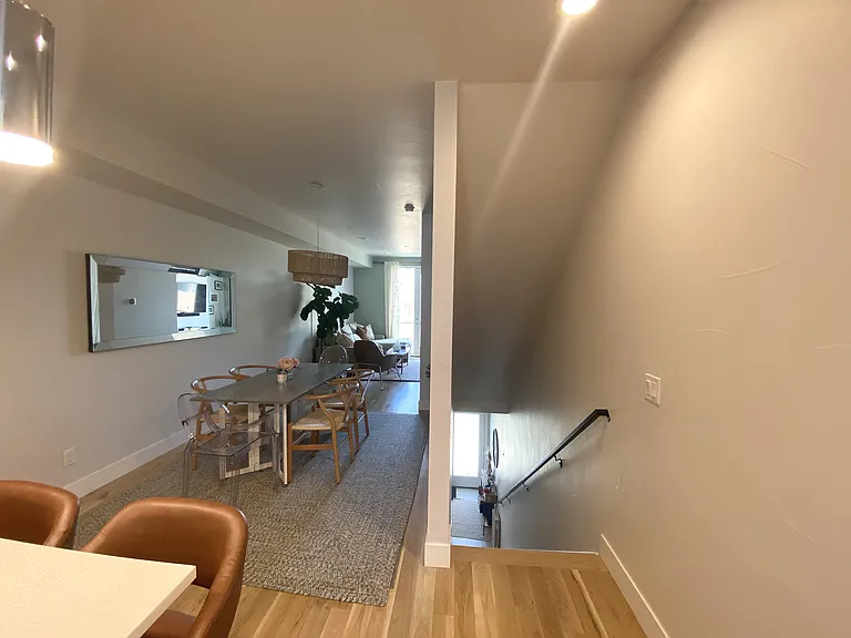 1810 Irving St #2 — Photo 12