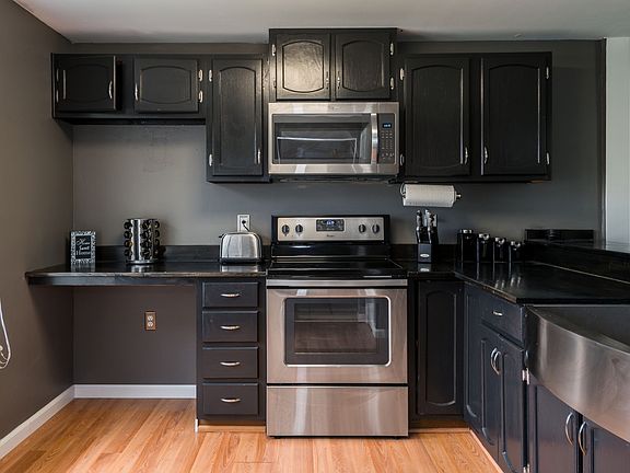 4th image of 411 White Ash Ct