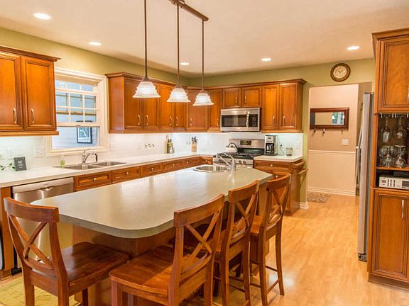4th image of 7998 Therese Ct SE