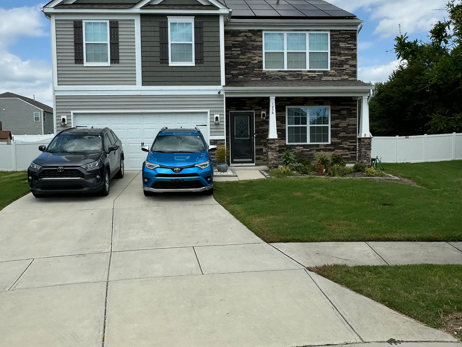 5 bed, 2495 sqft, $2,800 — Photo 1