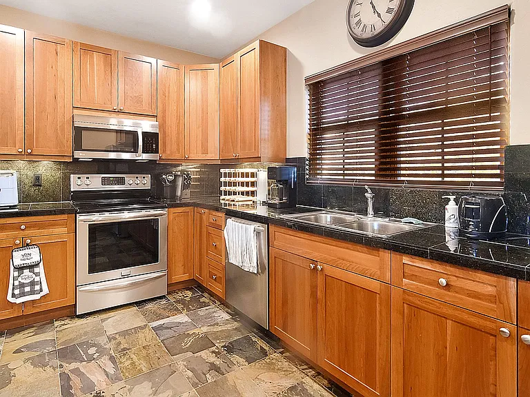 44 Linden Ln — Photo 12