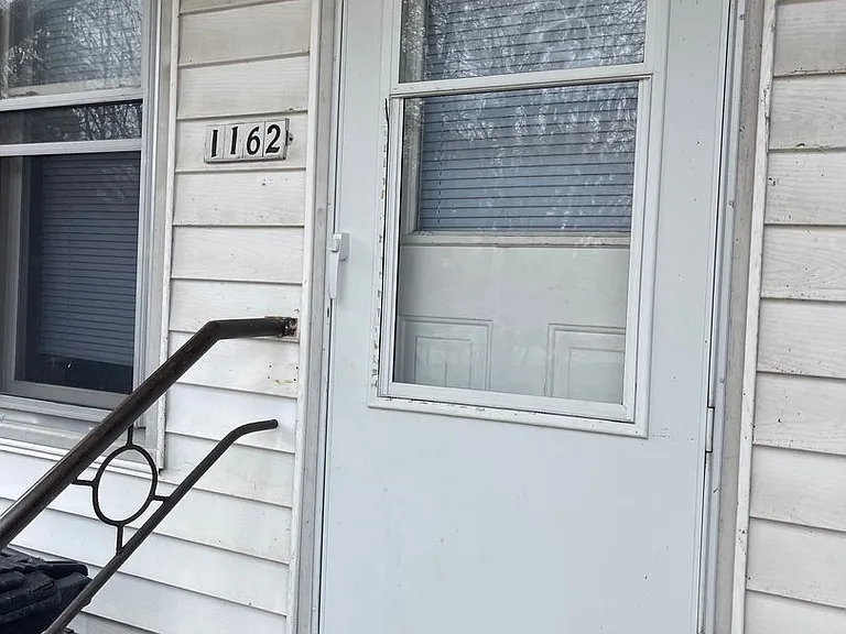 1160 High Ave — Photo 2