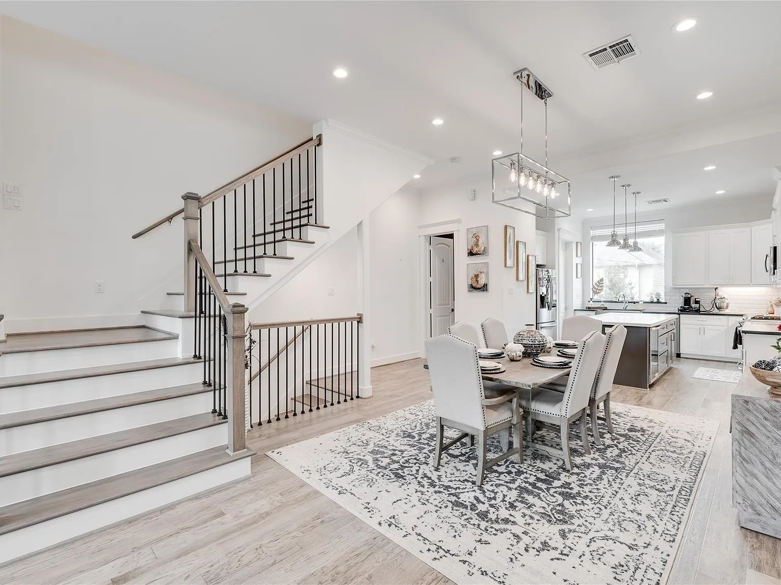 3 bed, 3.5 bath, 2319 sqft, $4,250 — Photo 3