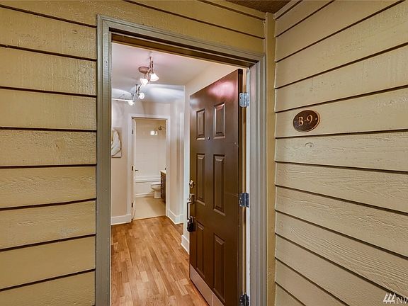 3rd image of 11054 NE 33rd Pl APT B9