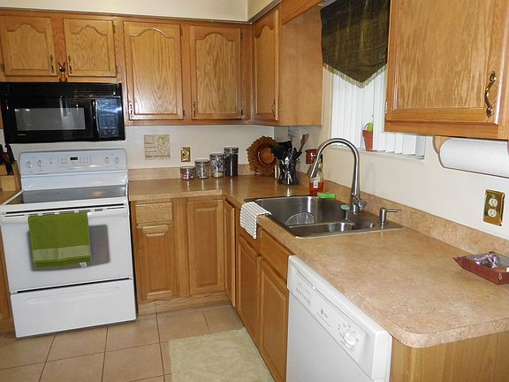 2nd image of 302 SE Polk Ln