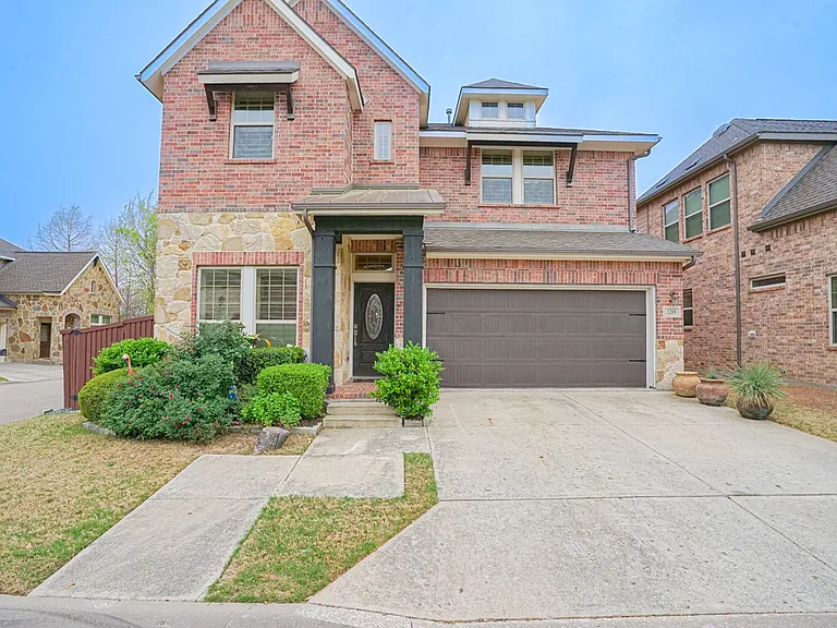 1209 Savoy Ln — Photo 4