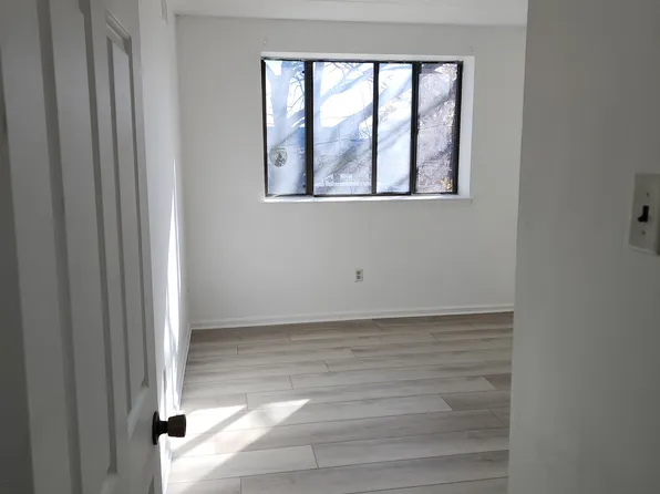 1001 N Hanover St APT 8, Pottstown, PA 19464