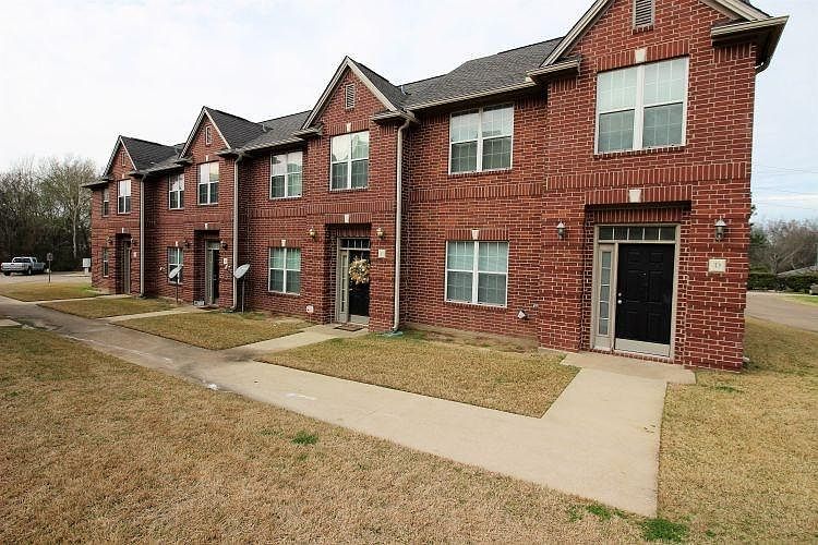1st image of 400 Summer Ct #C