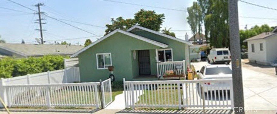 1st image of 206 N Acacia Ave