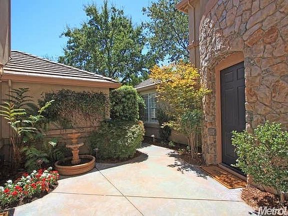 5th image of 4847 Village Green Dr