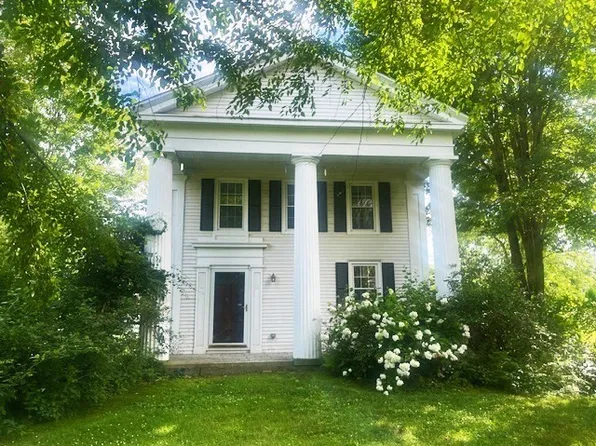 2 Hibbard Ln, Hadley, MA 01035