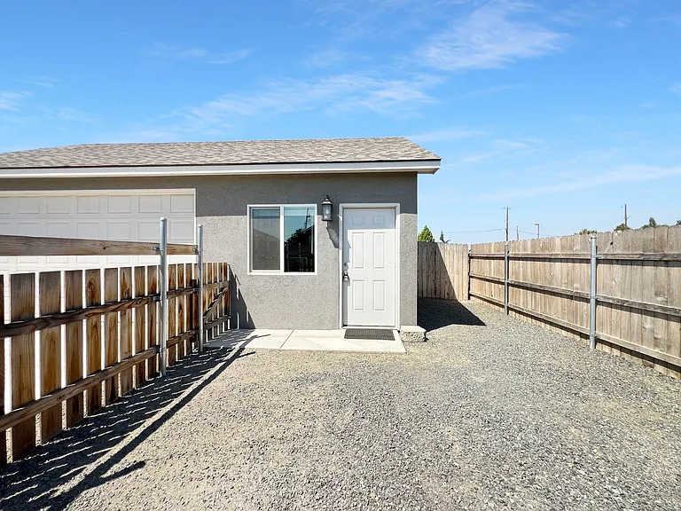 1443 Carson St #B — Photo 4