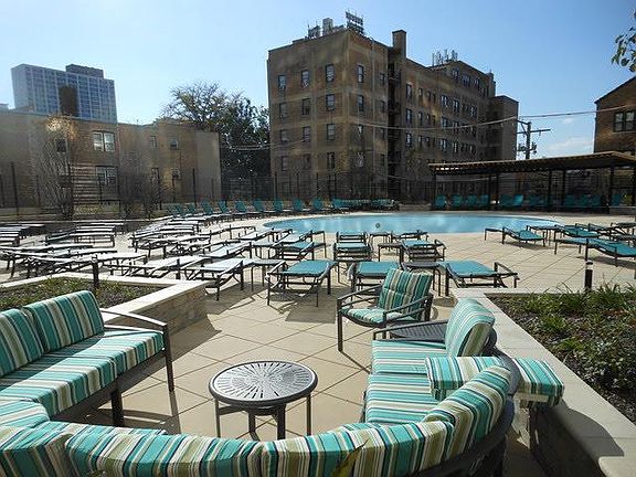 3rd image of 3930 N Pine Grove Ave APT 515