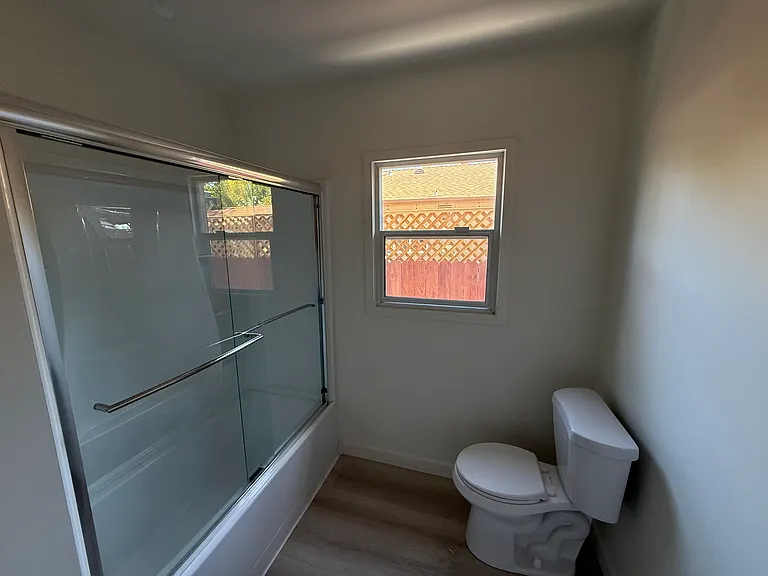 7725 Owensmouth Ave — Photo 12