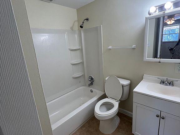4th image of 2411 Duke Dr APT 9
