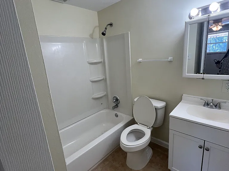 2411 Duke Dr #11 — Photo 7