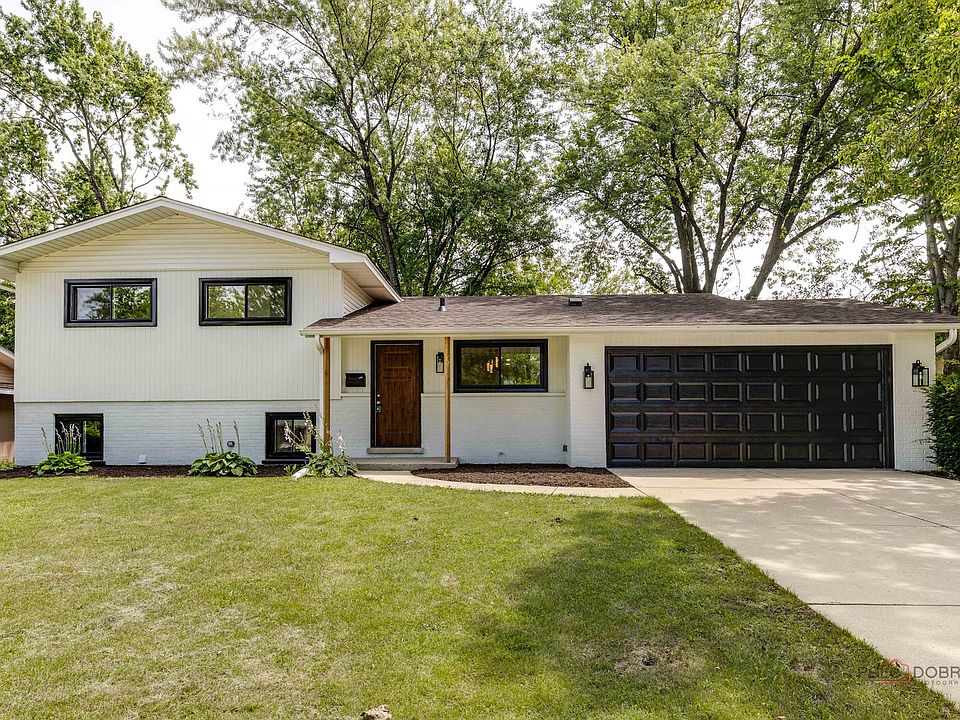 1st image of 211 Hickory Ln