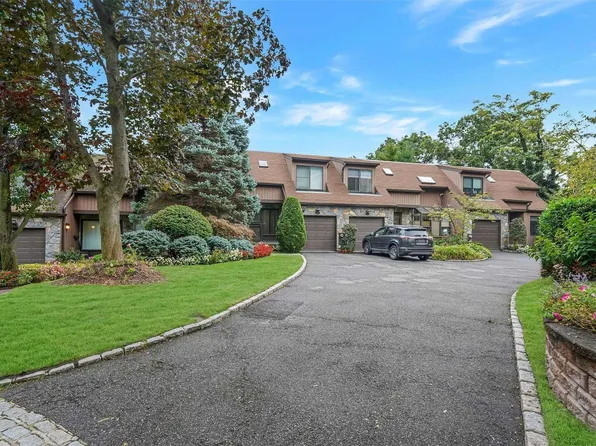 16 Pony Circle #16, Roslyn Heights, NY 11577